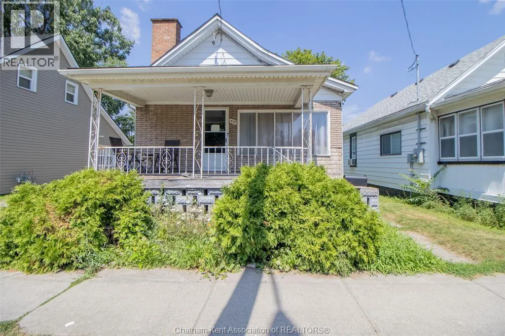 273 GRAND AVENUE East