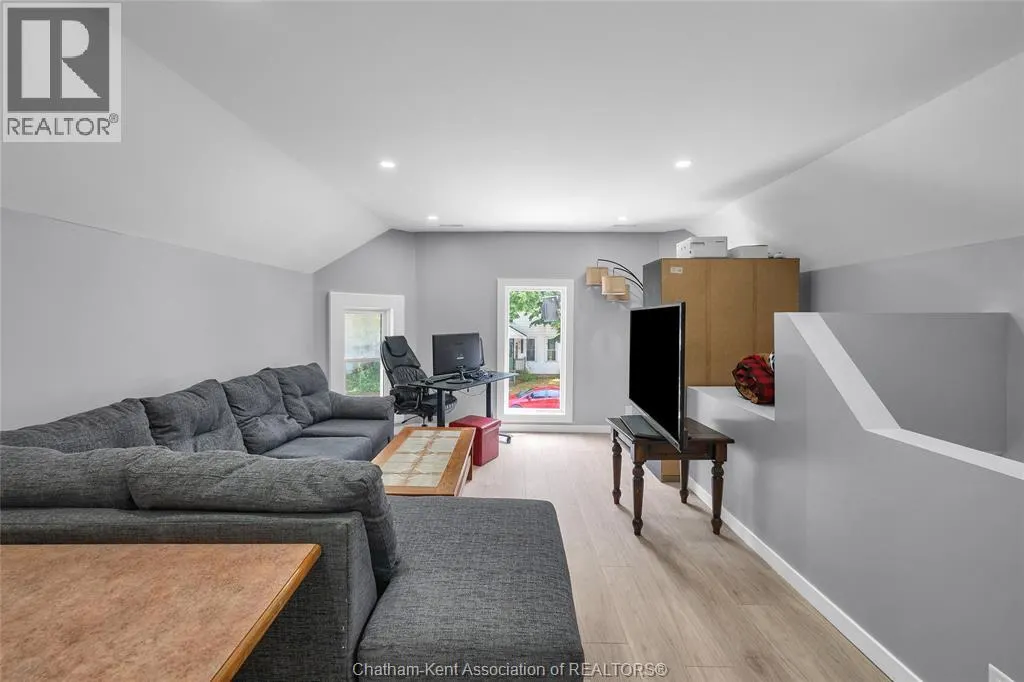 217 SELKIRK STREET