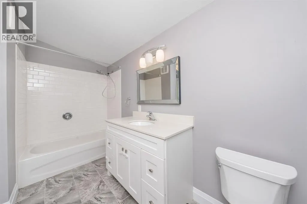 266 BROCK STREET South