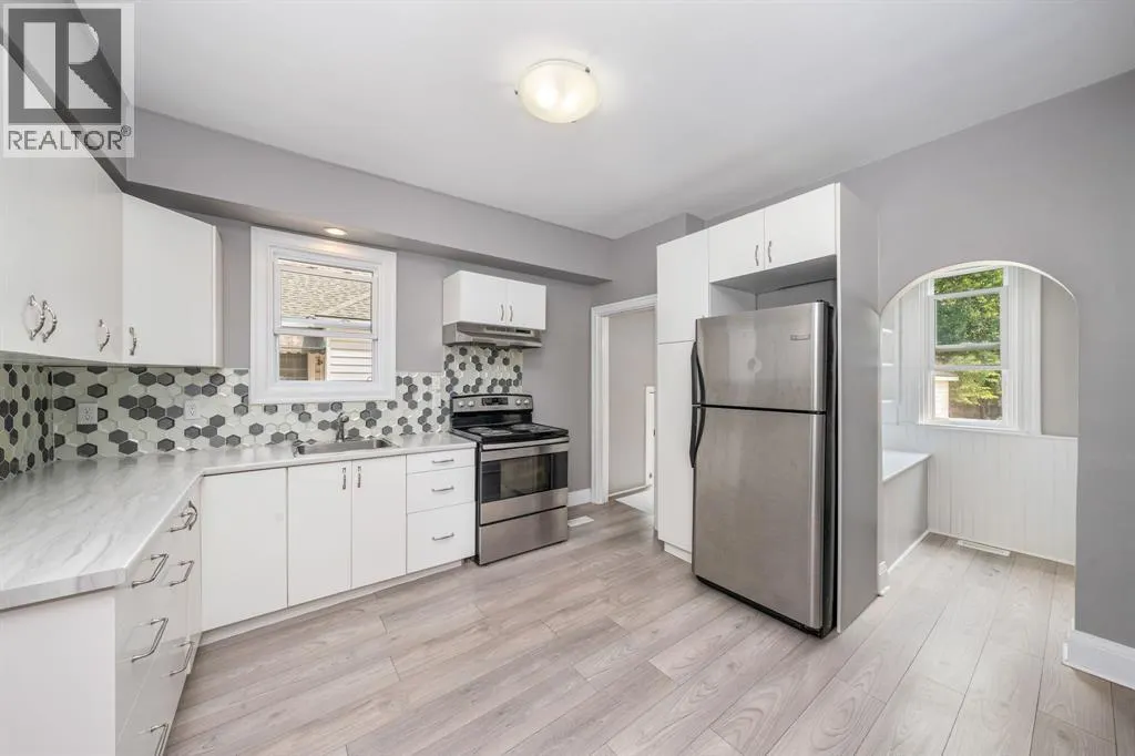 266 BROCK STREET South