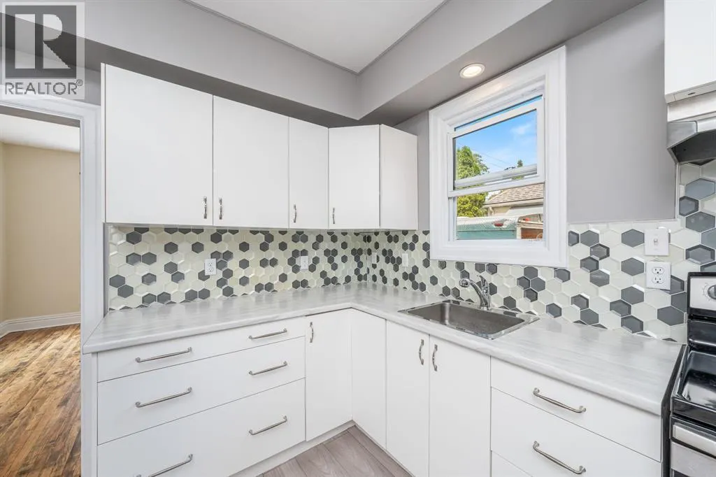 266 BROCK STREET South