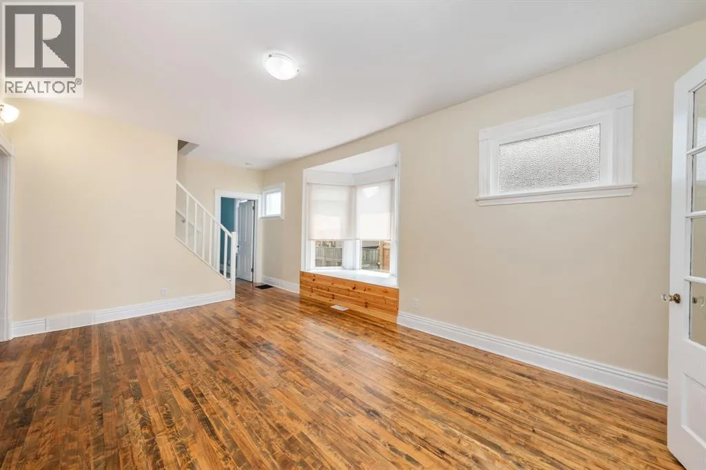 266 BROCK STREET South