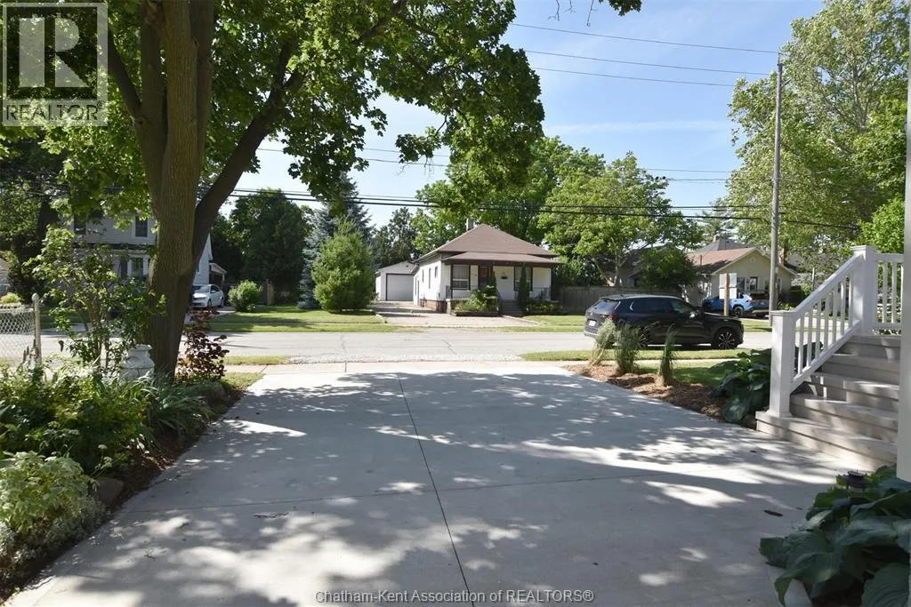 12 Alexandra AVENUE