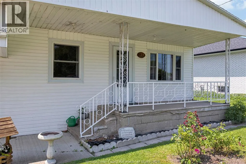 211 DUBOIS AVENUE