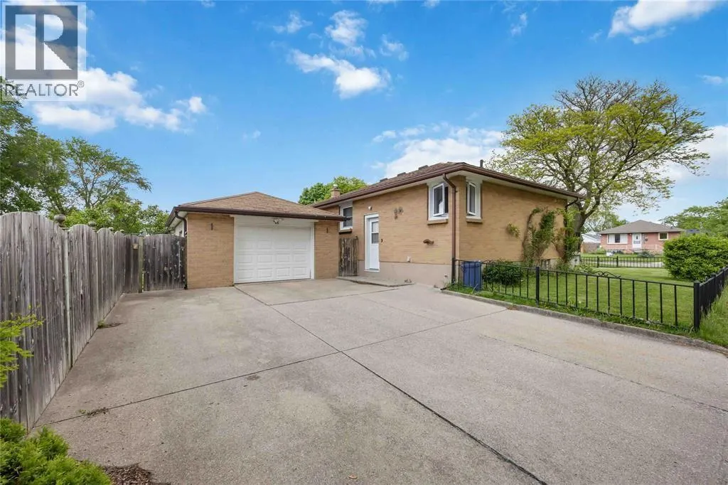 66 TWEEDSMUIR AVENUE