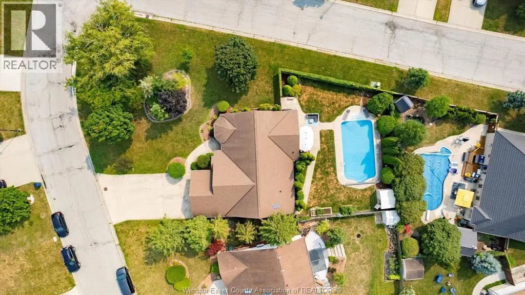 27 ROSE AVENUE