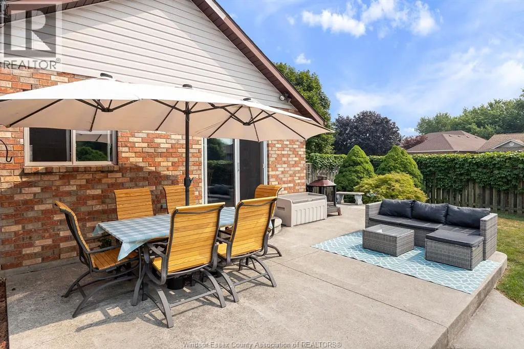 27 ROSE AVENUE