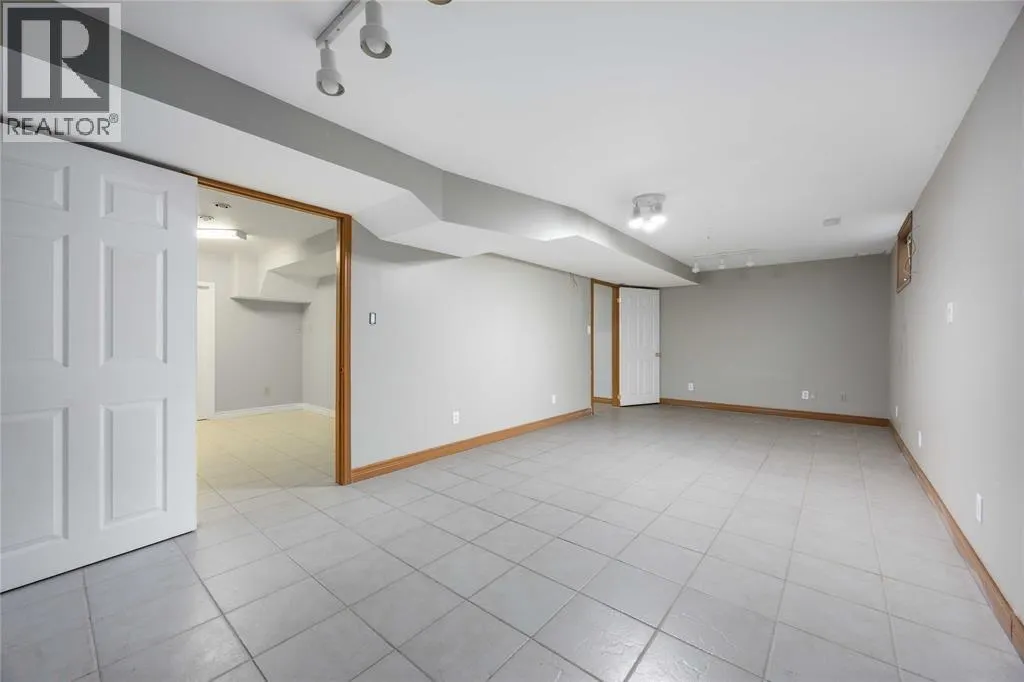 454 ST. LAWRENCE COURT