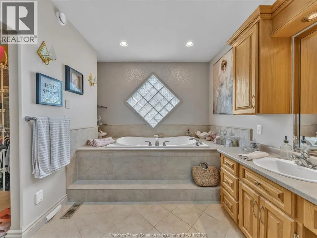 1841 Talbot Road West