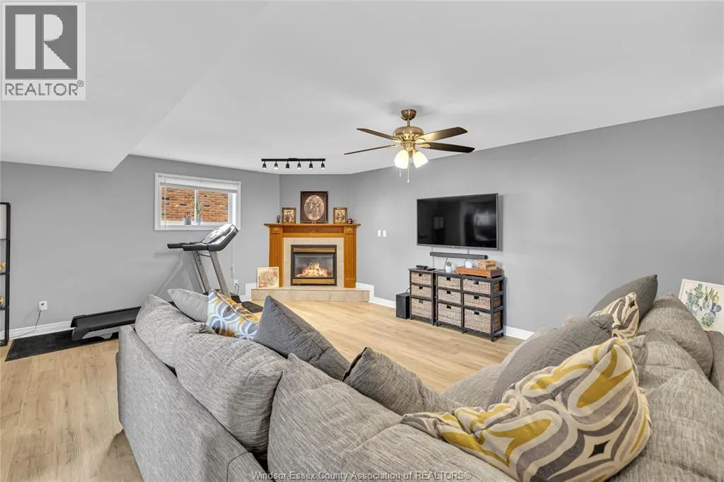 1596 WHITEWOOD DRIVE