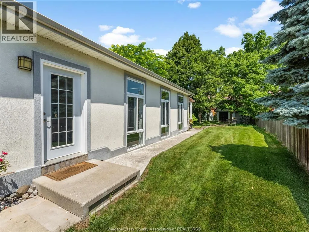 25 IVY LANE