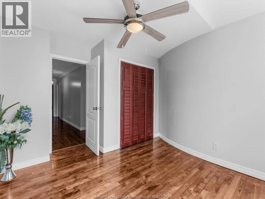 25 IVY LANE