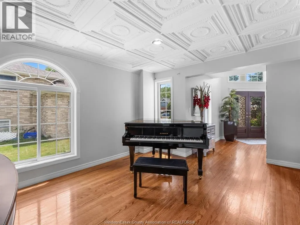 25 IVY LANE