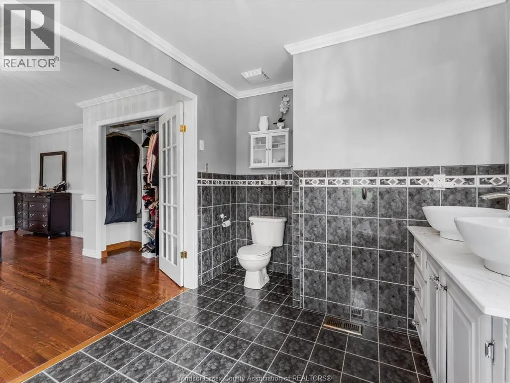 25 IVY LANE
