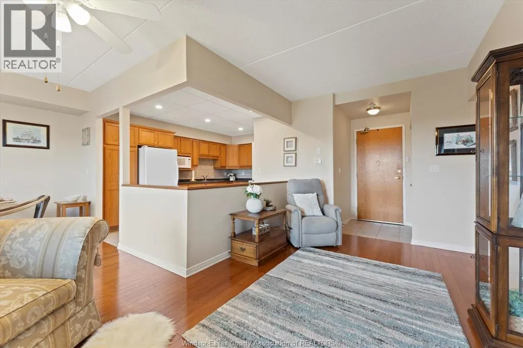 315 VILLAGE GROVE Unit# 505