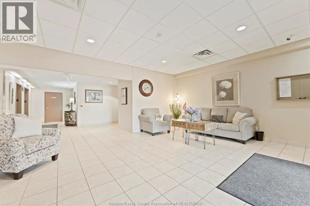315 VILLAGE GROVE Unit# 505