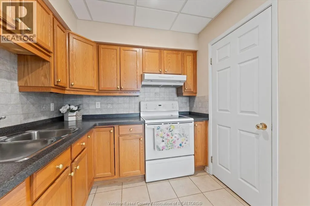315 VILLAGE GROVE Unit# 505