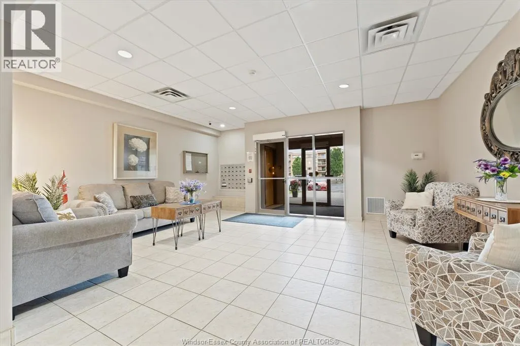 315 VILLAGE GROVE Unit# 505