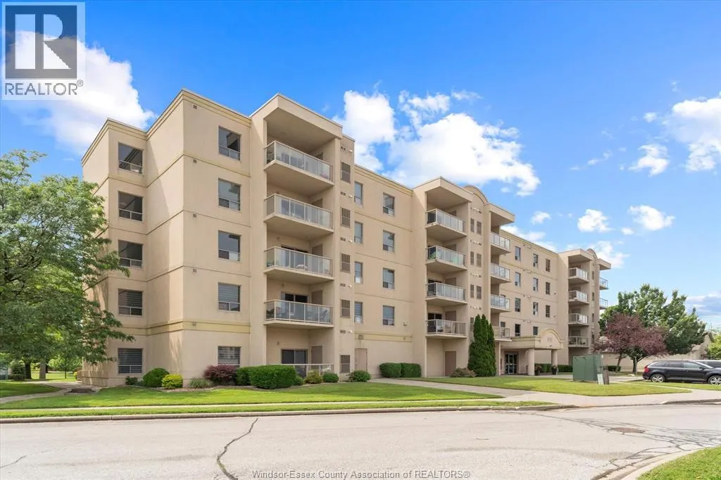 315 VILLAGE GROVE Unit# 505