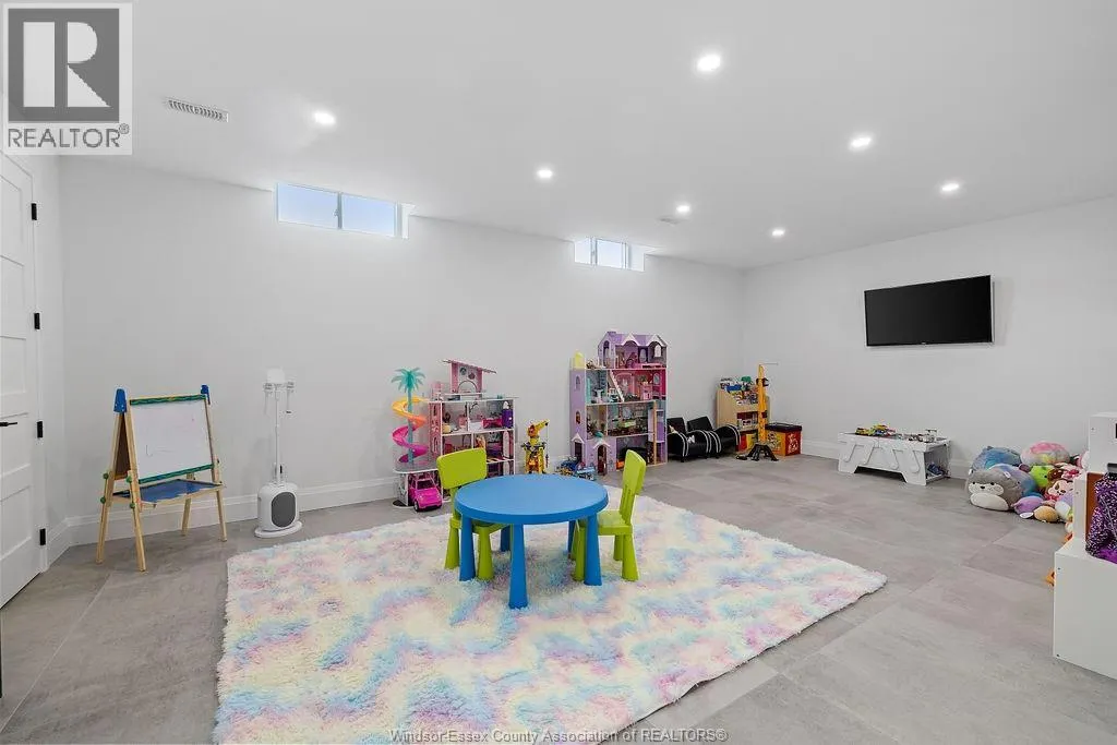 4450 CATERINA CRESCENT