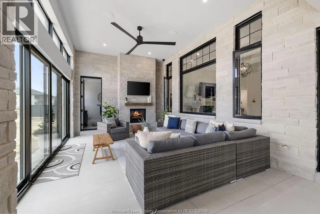 4450 CATERINA CRESCENT
