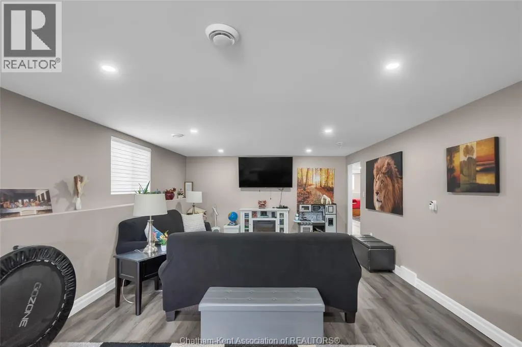 203 MOONSTONE CRESCENT