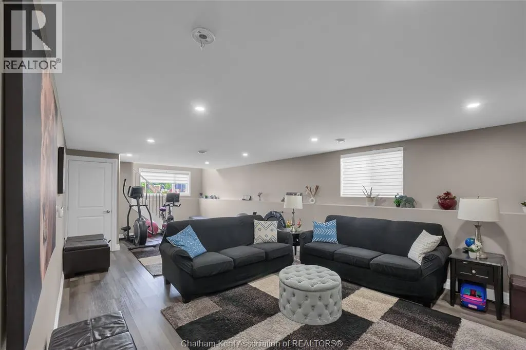 203 MOONSTONE CRESCENT