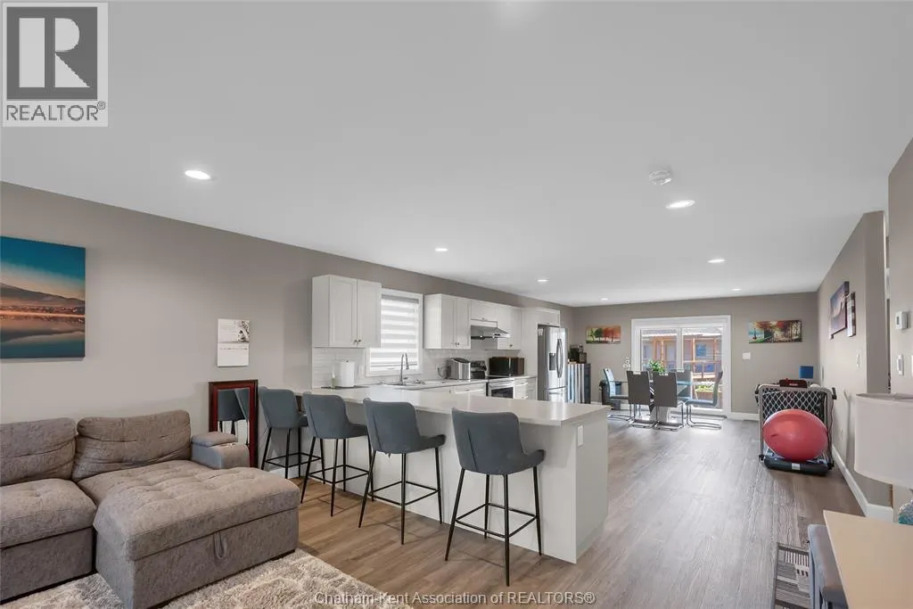 203 MOONSTONE CRESCENT