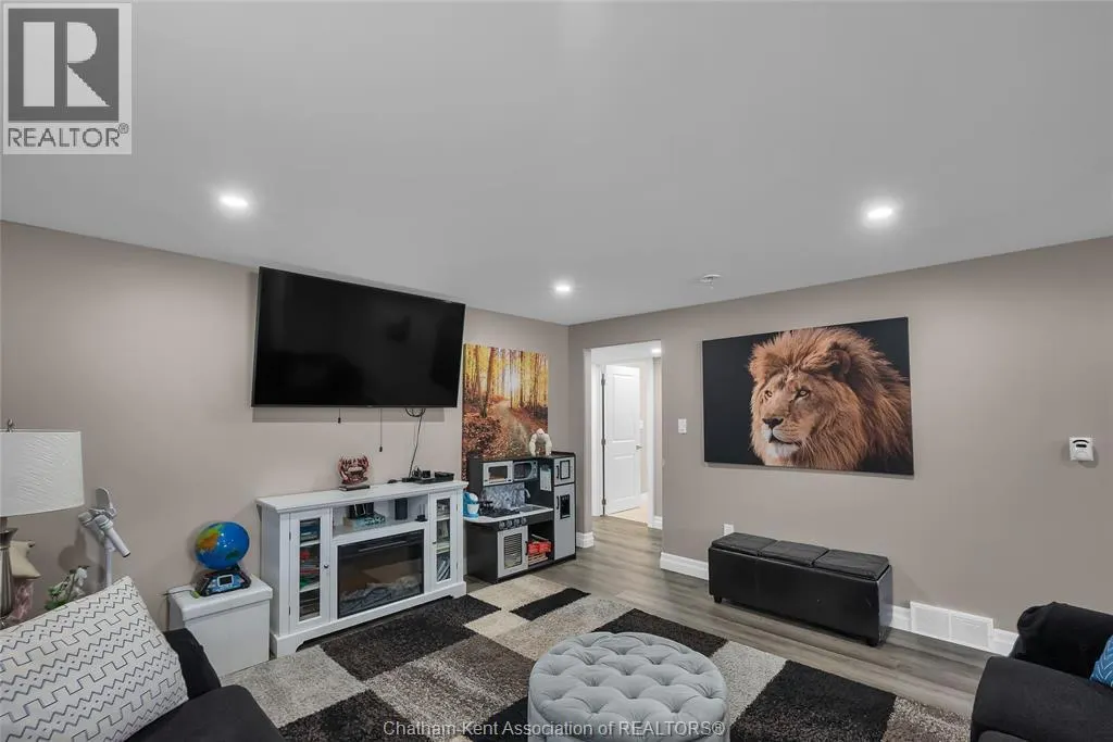 203 MOONSTONE CRESCENT