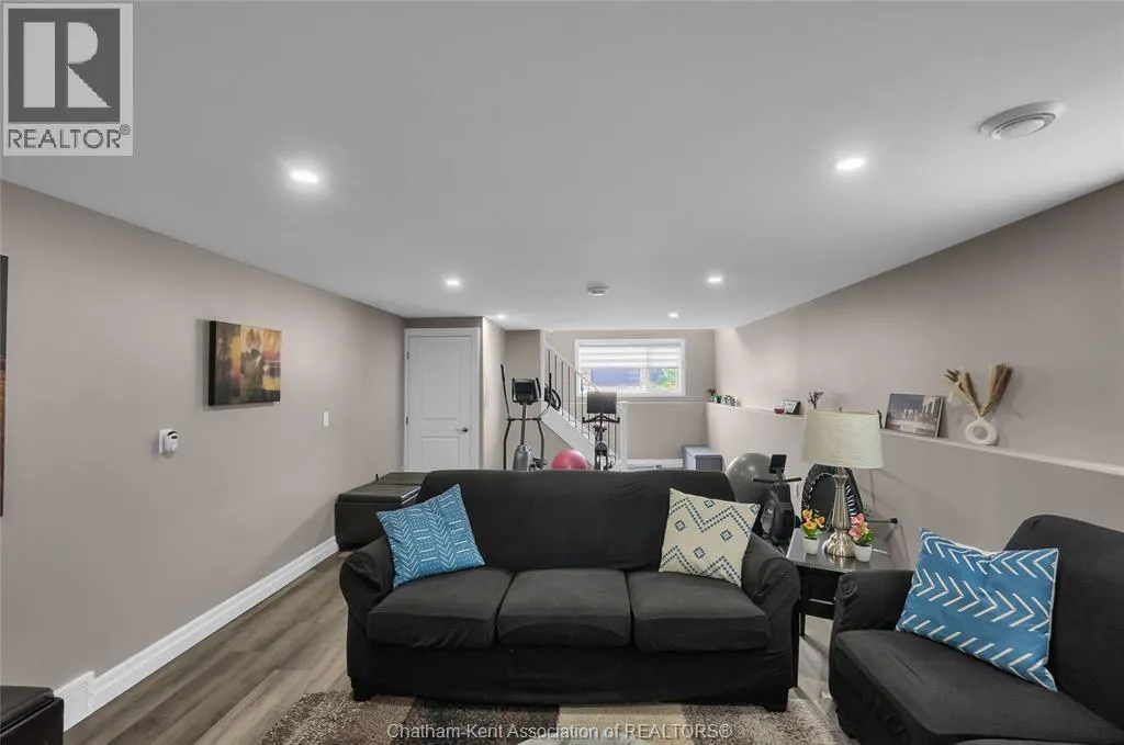 203 MOONSTONE CRESCENT
