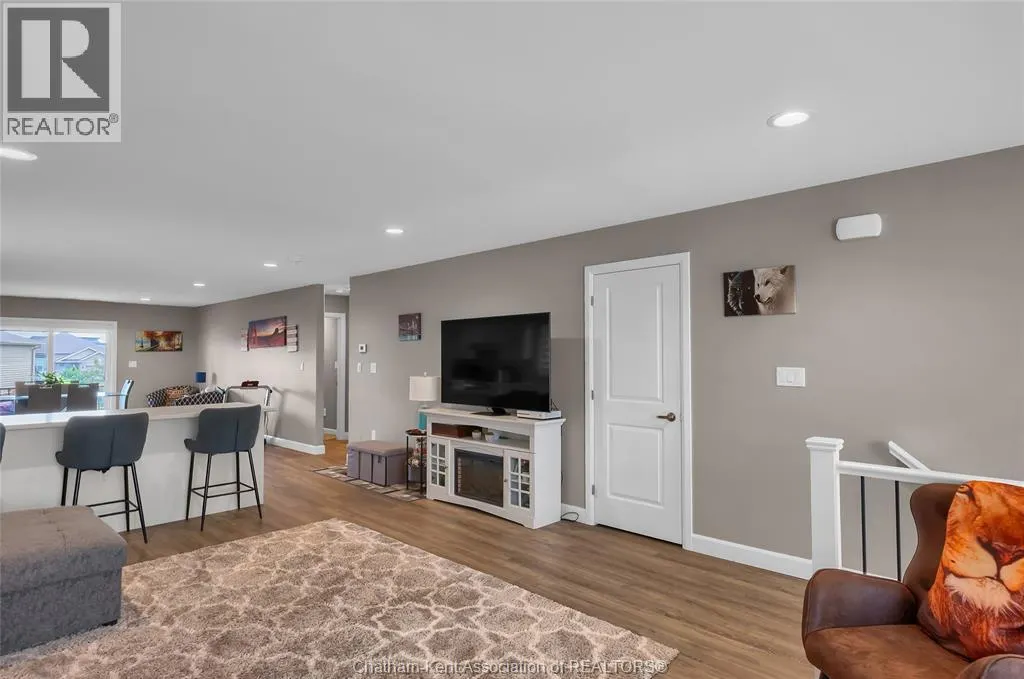 203 MOONSTONE CRESCENT