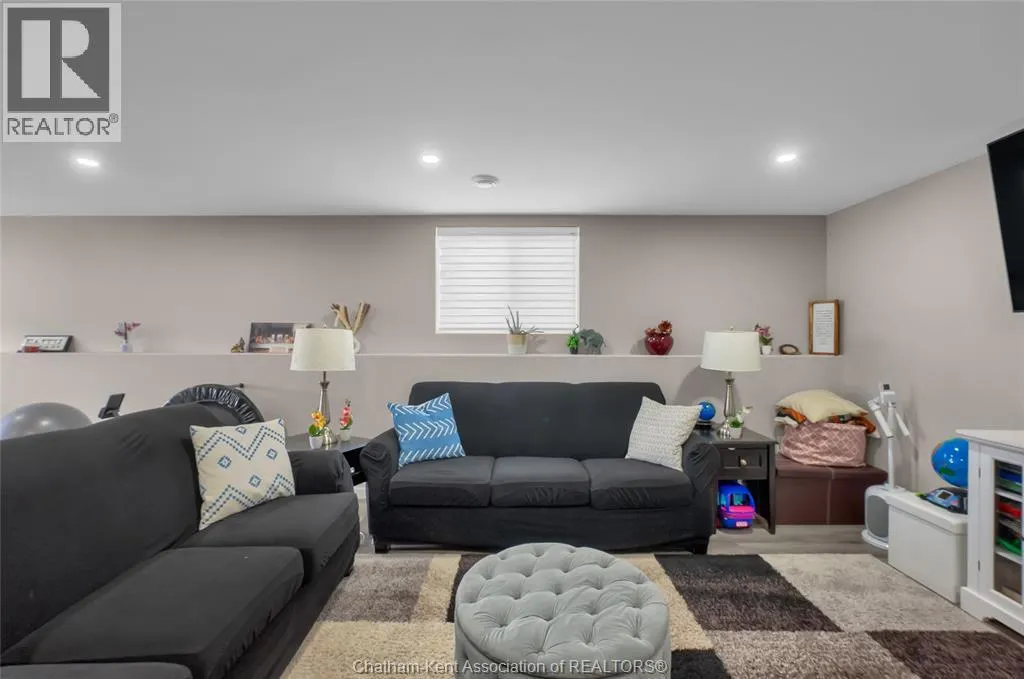 203 MOONSTONE CRESCENT