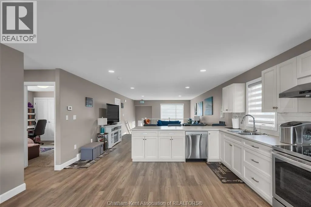 203 MOONSTONE CRESCENT