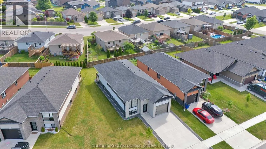 203 MOONSTONE CRESCENT
