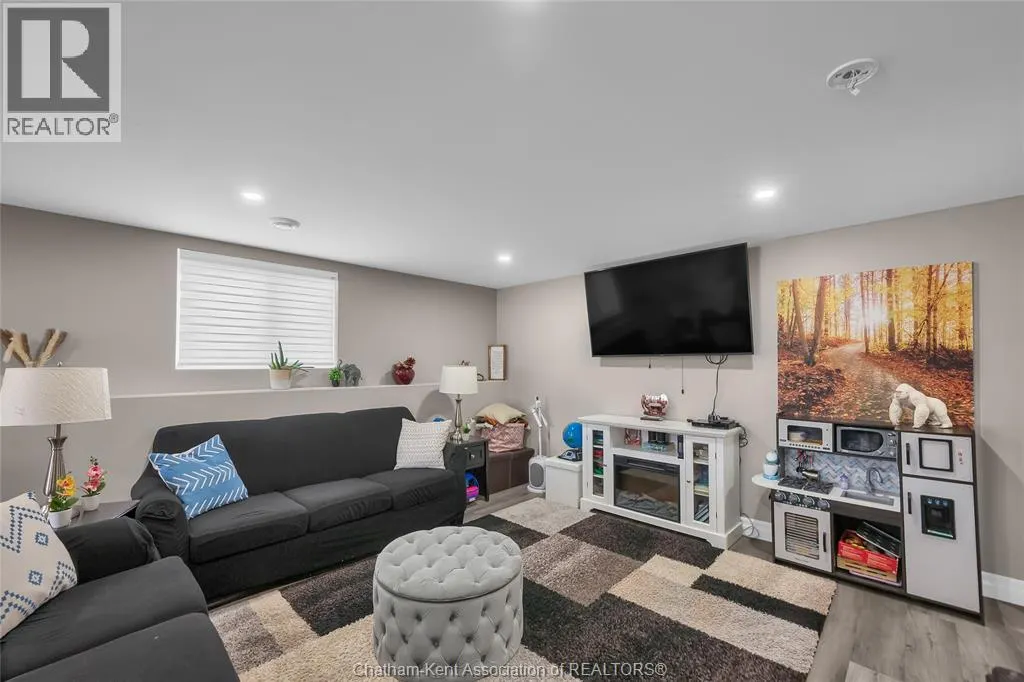 203 MOONSTONE CRESCENT