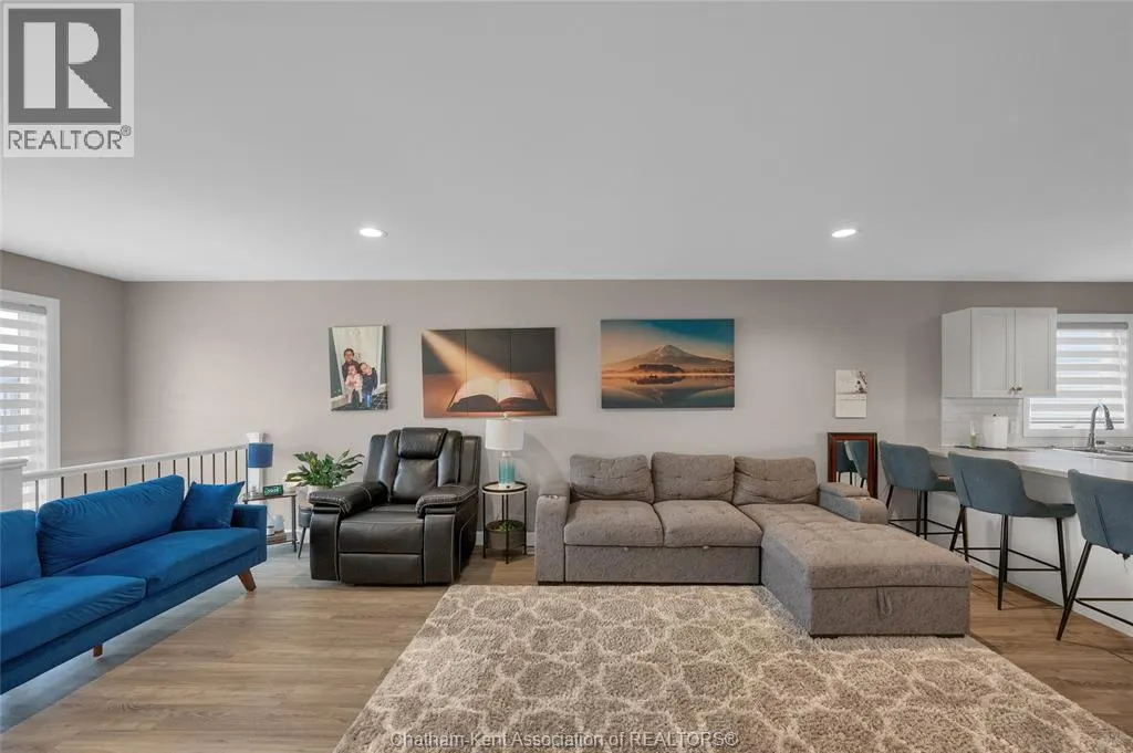203 MOONSTONE CRESCENT