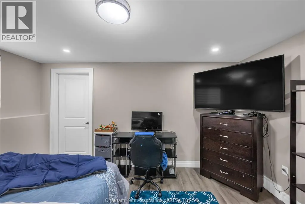 203 MOONSTONE CRESCENT