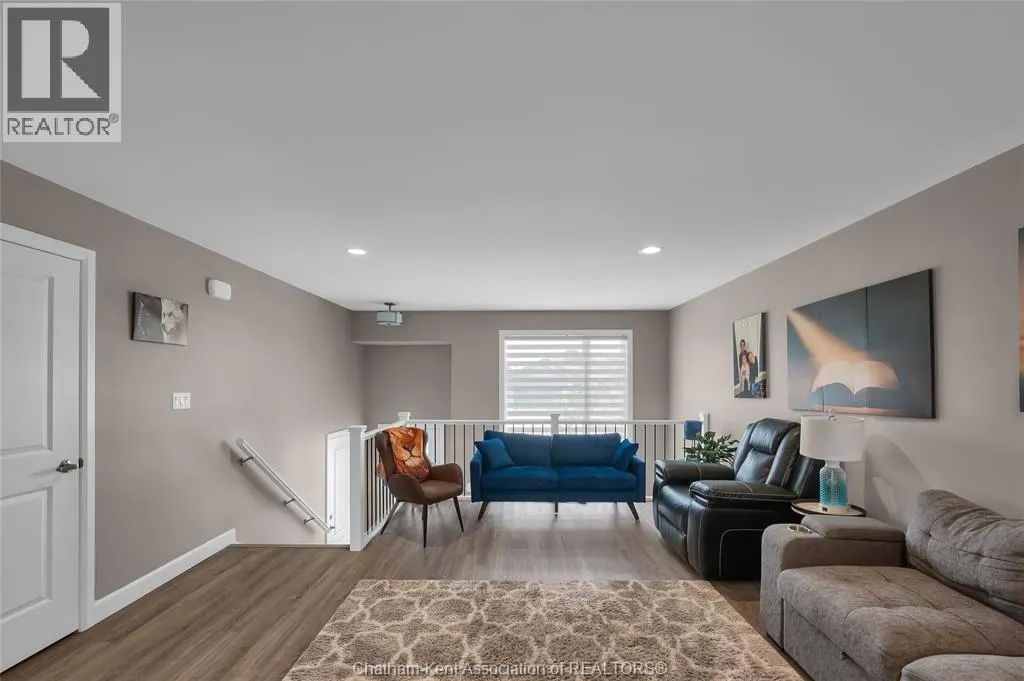 203 MOONSTONE CRESCENT