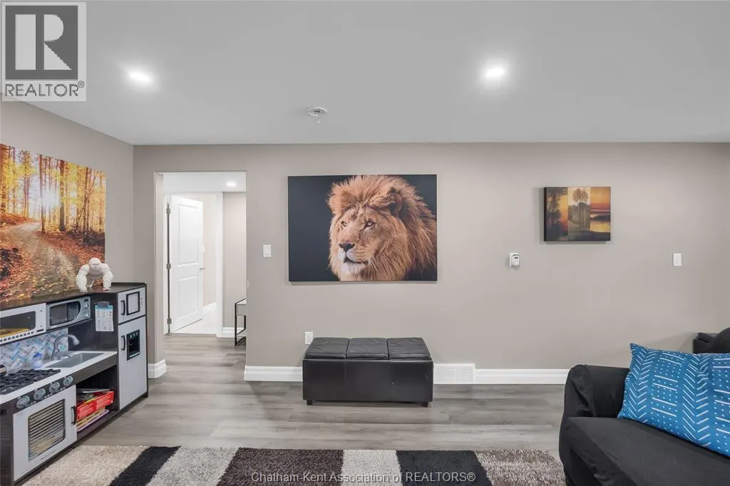 203 MOONSTONE CRESCENT