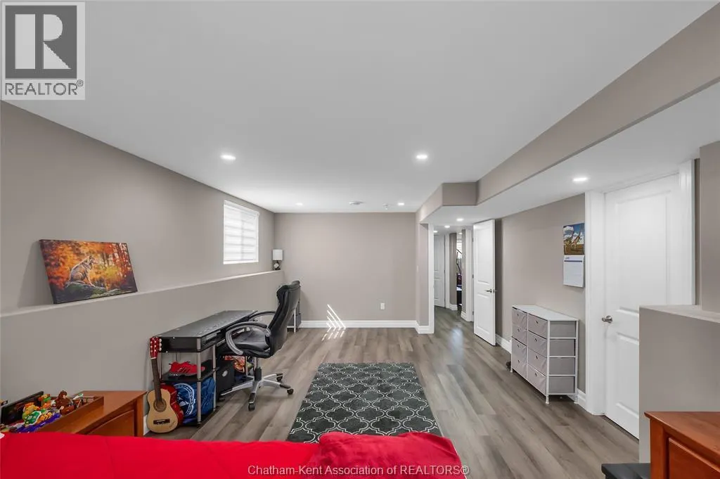 203 MOONSTONE CRESCENT