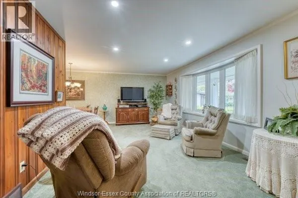 331 BAYVIEW CRESCENT