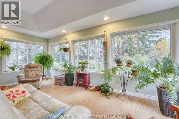 331 BAYVIEW CRESCENT