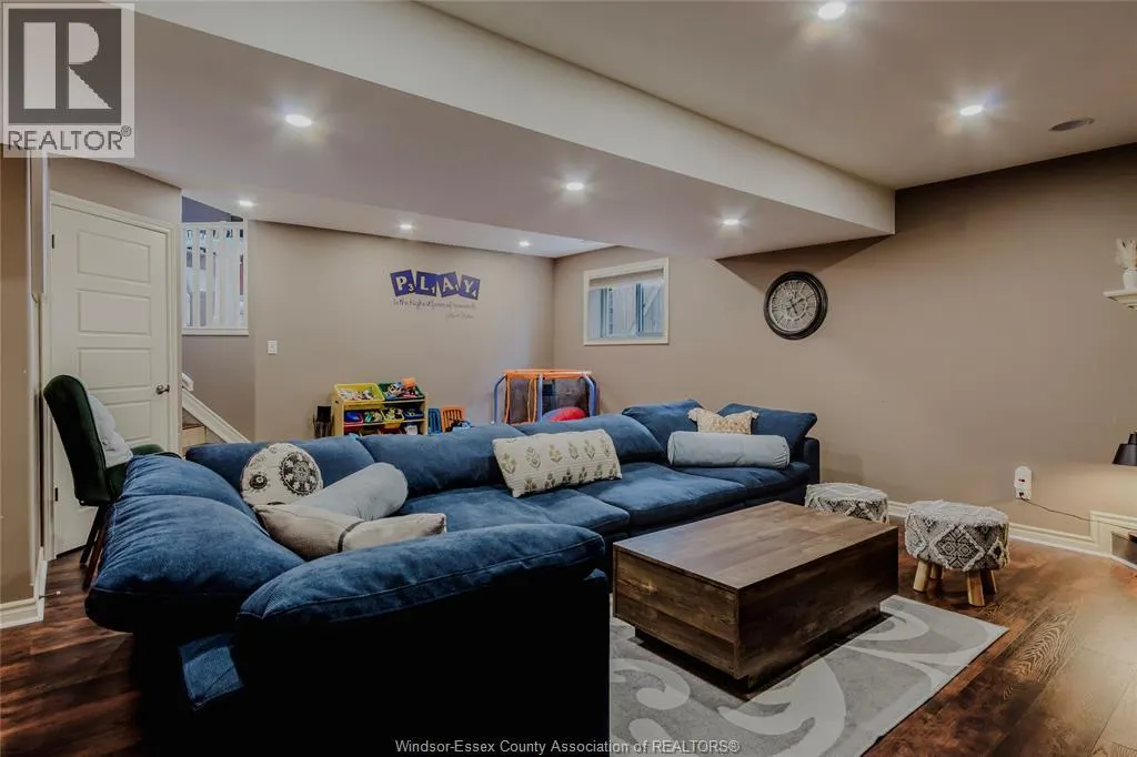 1429 OAKWOOD AVENUE