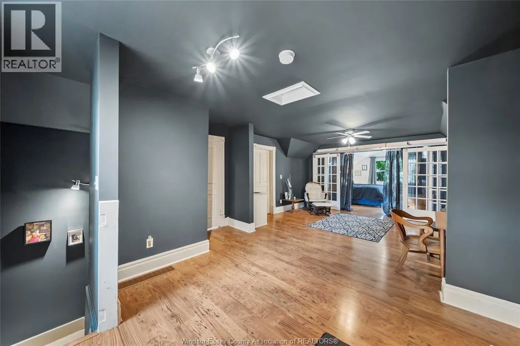 32 CANAL STREET East