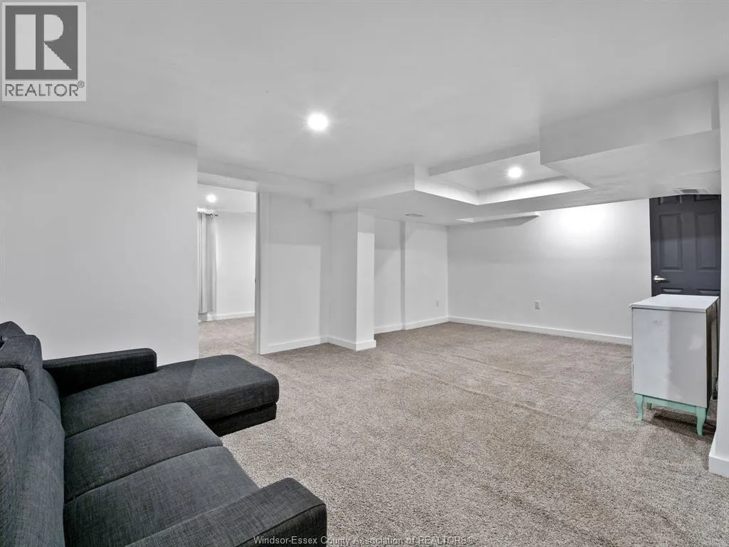 4325 ROSELAND DRIVE West