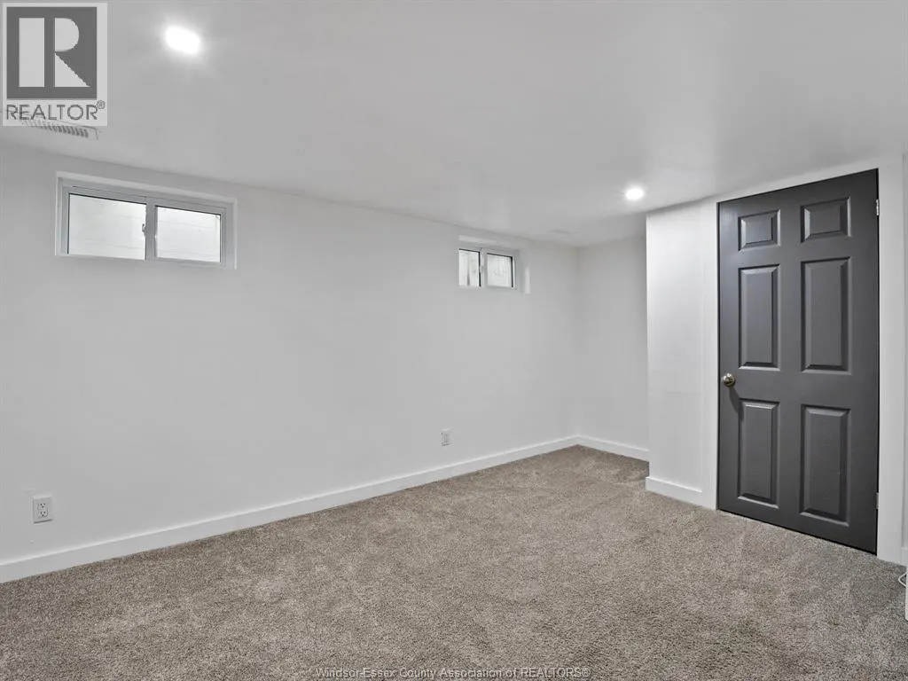 4325 ROSELAND DRIVE West