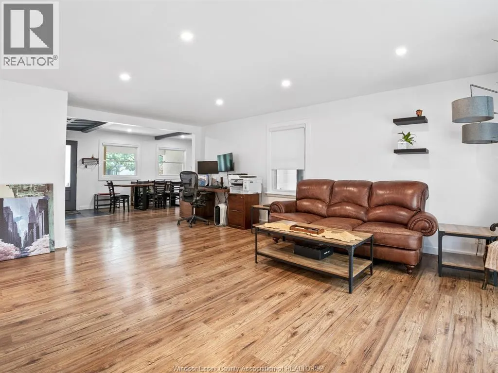 4325 ROSELAND DRIVE West