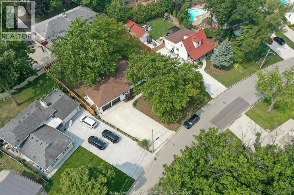 4325 ROSELAND DRIVE West