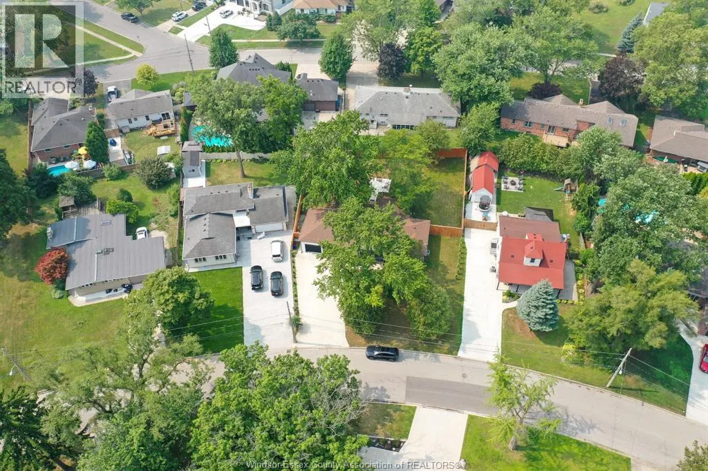 4325 ROSELAND DRIVE West