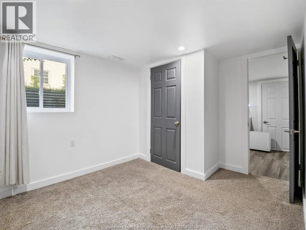 4325 ROSELAND DRIVE West